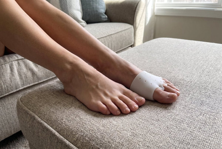 Hammer toe straightener worn over the front of the foot